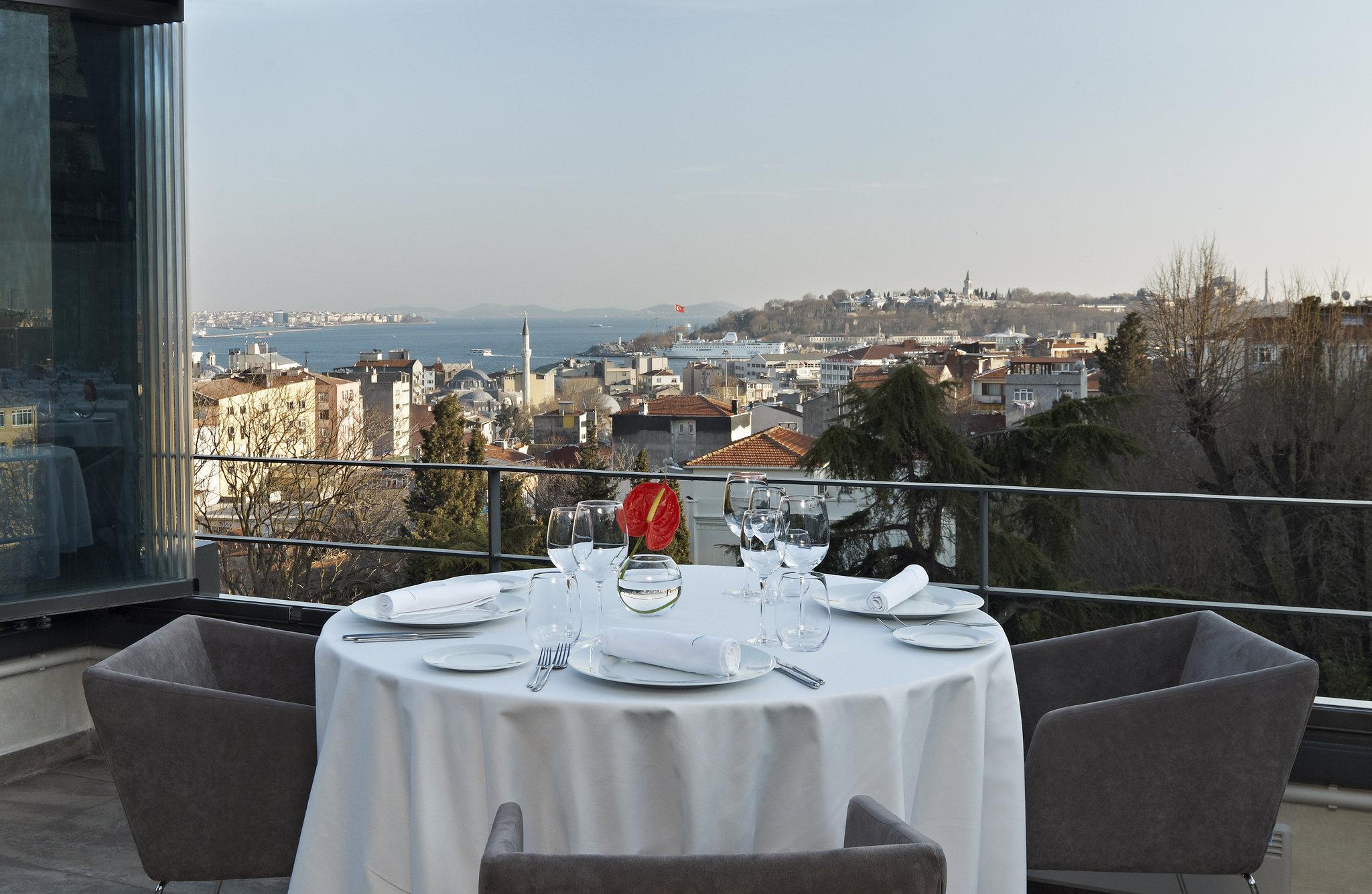 ホテル トムトム スイーツ イスタンブール レストラン 写真